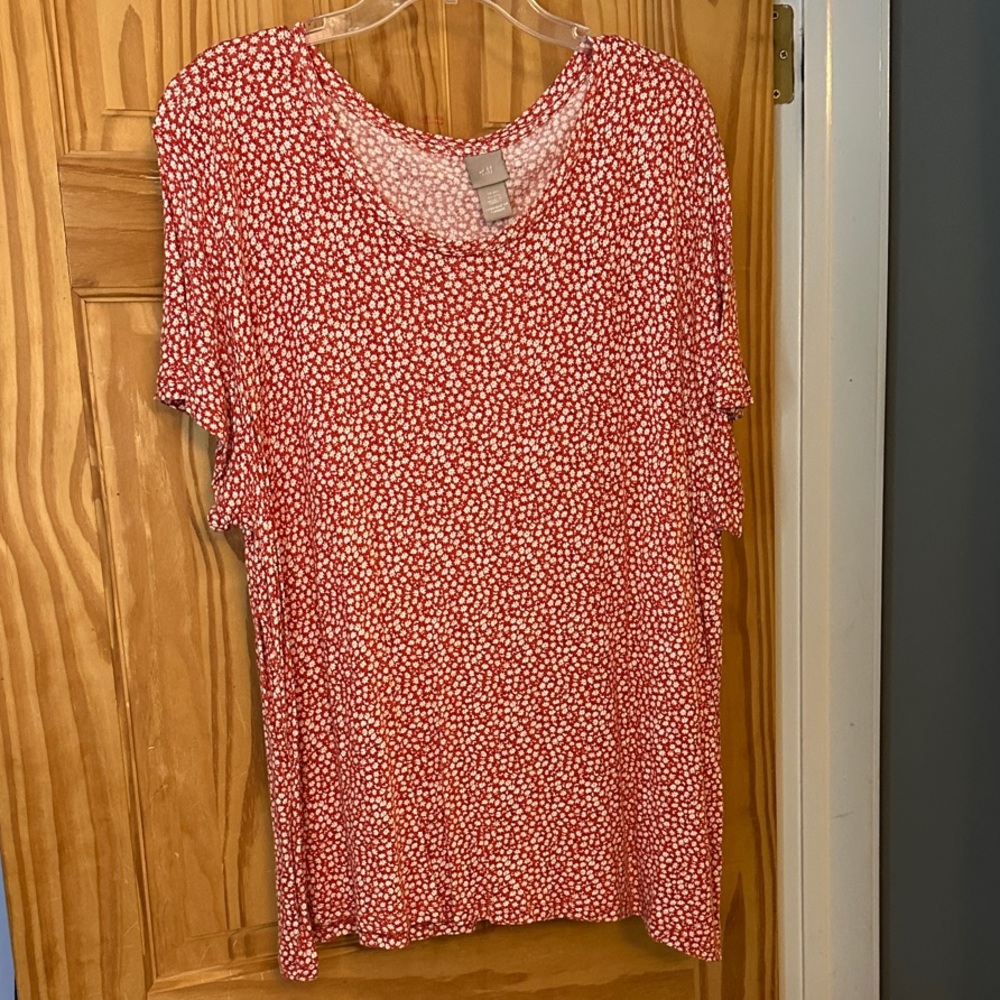 H&M Red Short Sleeve Scoop Neck Printed Top